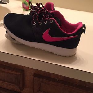 Nike roshes