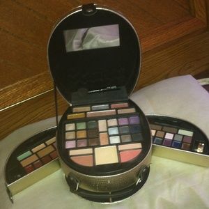 Make up kit