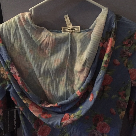 Kirra ribbed shirt with hood - Picture 3 of 3