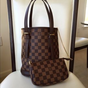 Louis Vuiton Bucket Bag in Damier with pouch