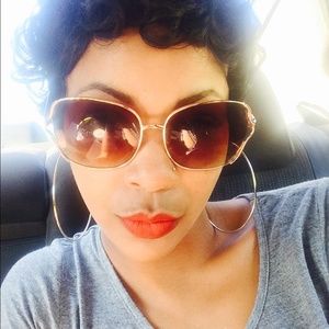 Meet your Posher, Monica