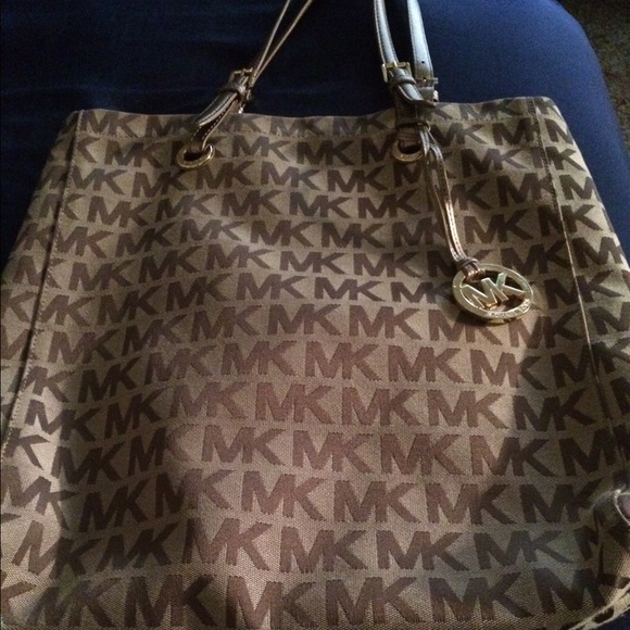 Signature Tote Bag