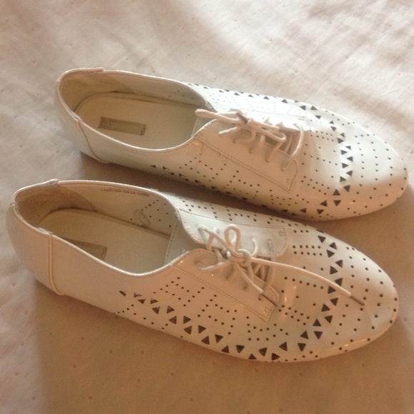 Forever 21 white/ light cream oxfords 💕