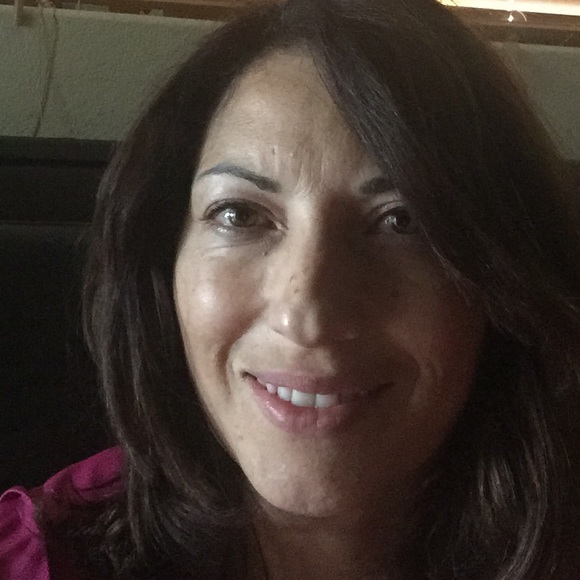 Meet your Posher, Dina