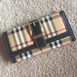 Women's Burberry Wallet