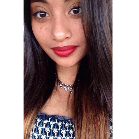 Meet your Posher, Dominique - Picture 1 of 1