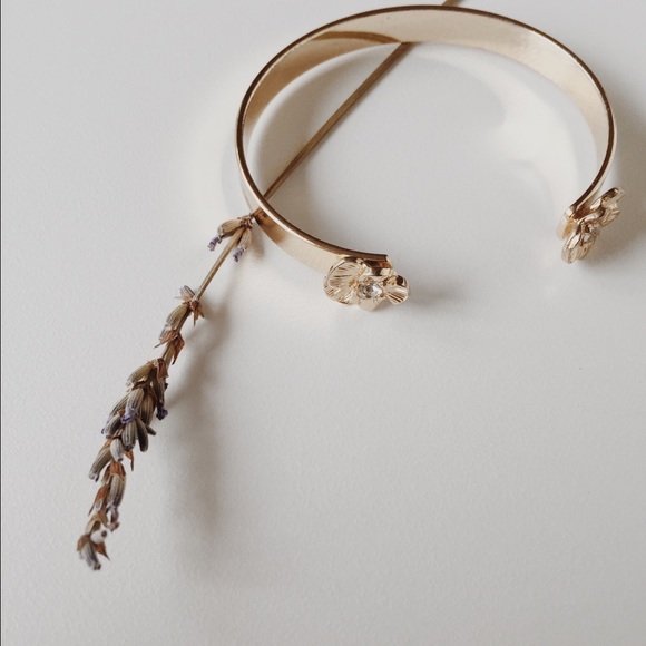 🎉HP🎉fleur cuff - Picture 2 of 4