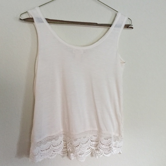 Lace Cream Top - Picture 2 of 4
