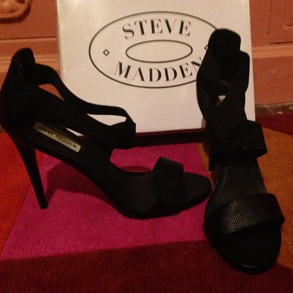 Steve Madden Shoes - 🔶🔶ONE DAY SALE🔶🔶Steve Madden black heels!!