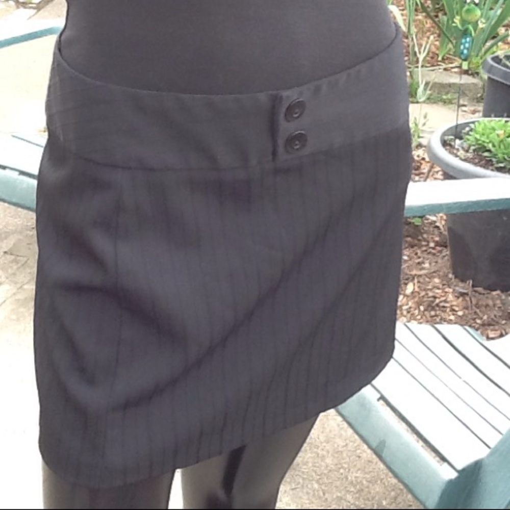 Black mini skirt  size 9 zip back.  Has lines