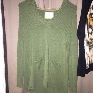 army green long sleeve sweater with hood