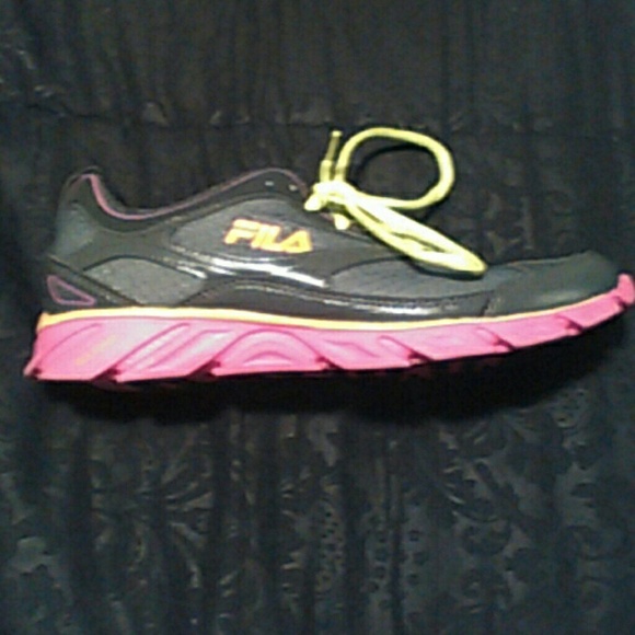 Fila Workout Shoes - Picture 2 of 4