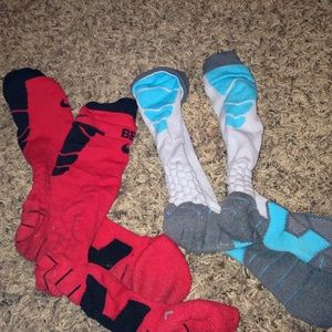 2 pairs of Nike socks
