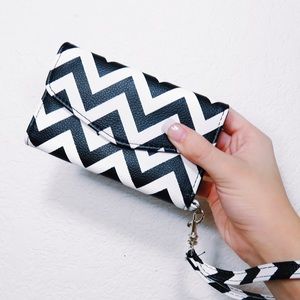 ✨PRICE REDUCED✨ Wrist wallet