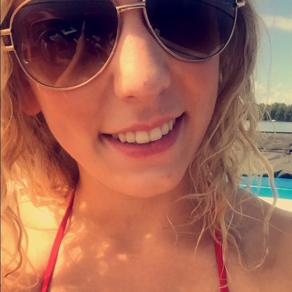 Meet your Posher, Stephanie - Picture 1 of 1