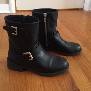 Divided Flat Leather Booties