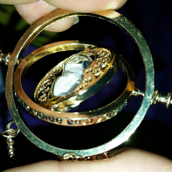 Harry Potter Time Turner Necklace - Picture 3 of 4
