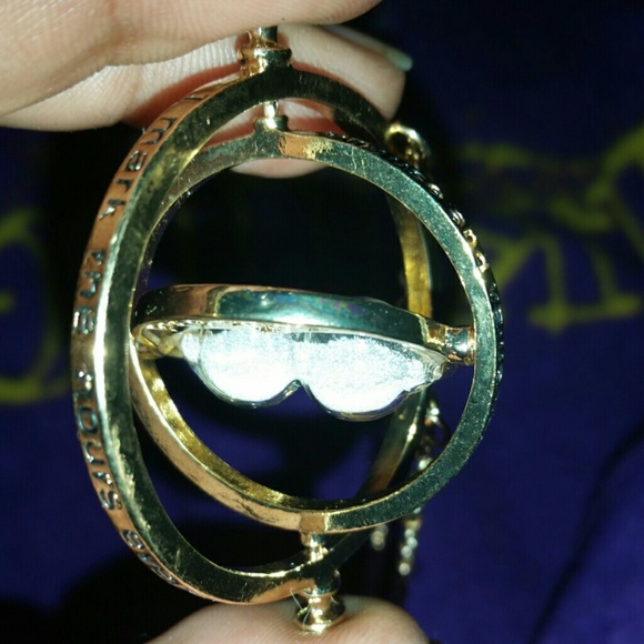 Harry Potter Time Turner Necklace - Picture 4 of 4