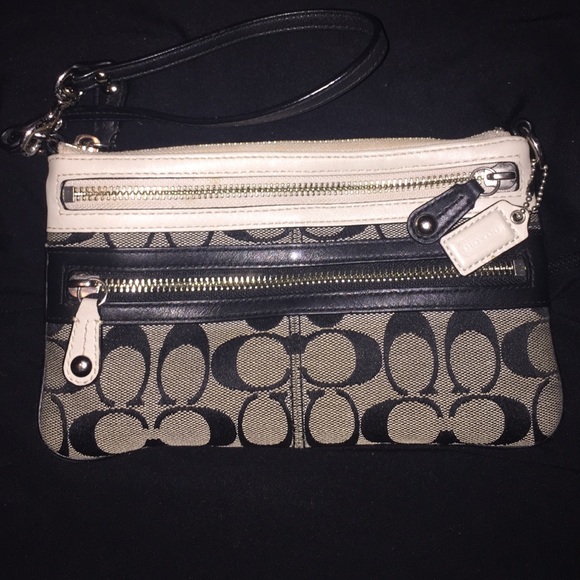 AUTHENTIC Lg COACH BLACK& WHITE SIGNATURE WRISTLET