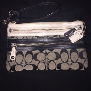 AUTHENTIC Lg COACH BLACK& WHITE SIGNATURE WRISTLET
