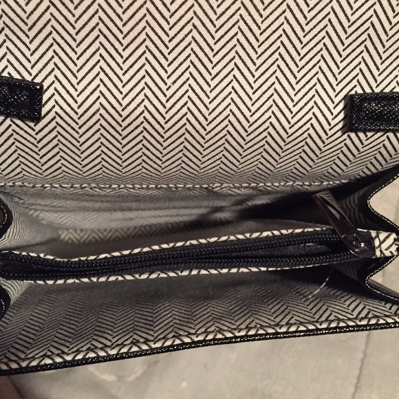 Textured Charcoal Gray Steve Madden Cross Body - Picture 3 of 4