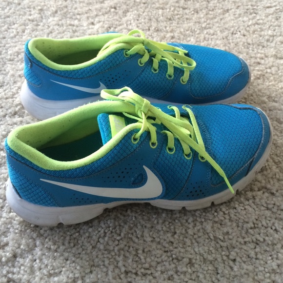 Nikes - Picture 2 of 4