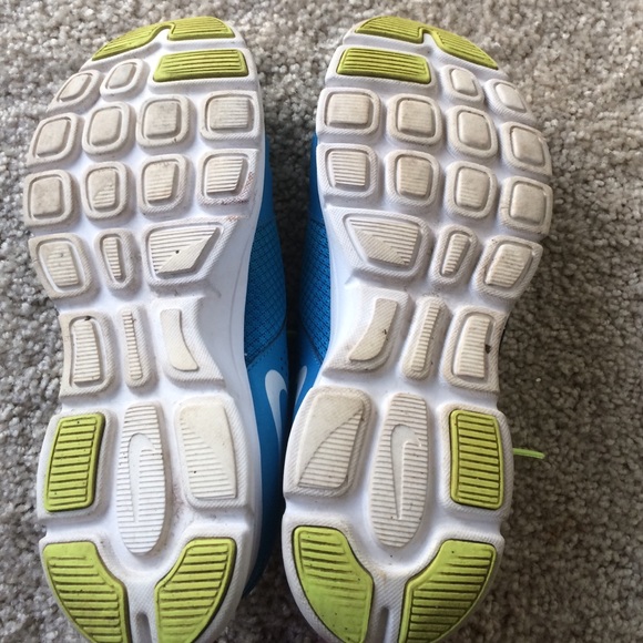 Nikes - Picture 3 of 4