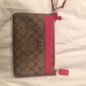 Pink and khaki *BRAND NEW* Coach Wristlet