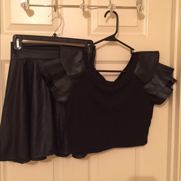 Faux leather outfit ❄️