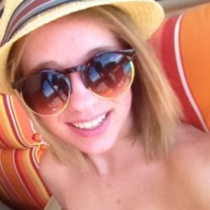 Meet your Posher, Caitlin