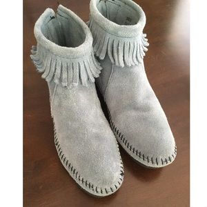 Minnetonka Gray Booties Size 7!