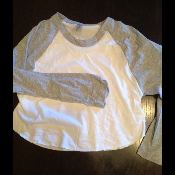 SAlE American Appareheather grey crop raglan! NWOT - Picture 2 of 5