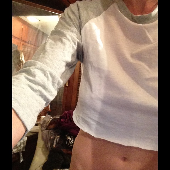 SAlE American Appareheather grey crop raglan! NWOT - Picture 5 of 5