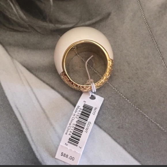 Coach ring. Domed white & gold ring ⭐️ - Picture 3 of 3