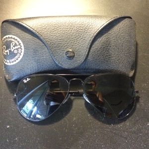 Black aviator ray bans