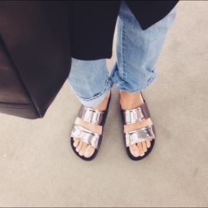 ⭐️HP⭐️. Vince. Sandal Size 6