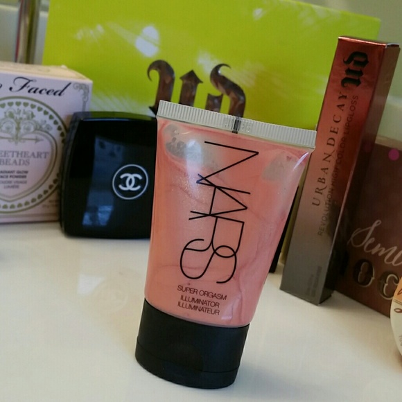 ** SOLD IN BUNDLE ** NARS Illuminator - Picture 2 of 4