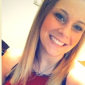 Meet your Posher, Caitlin