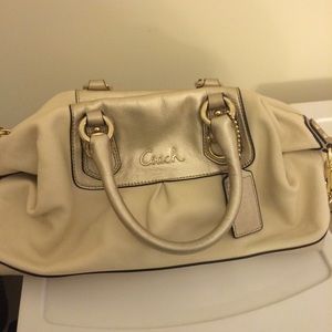 Beautiful Coach Handbag! 👝