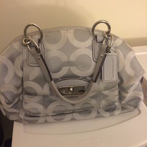 Beautiful Coach Signature Handbag 👛