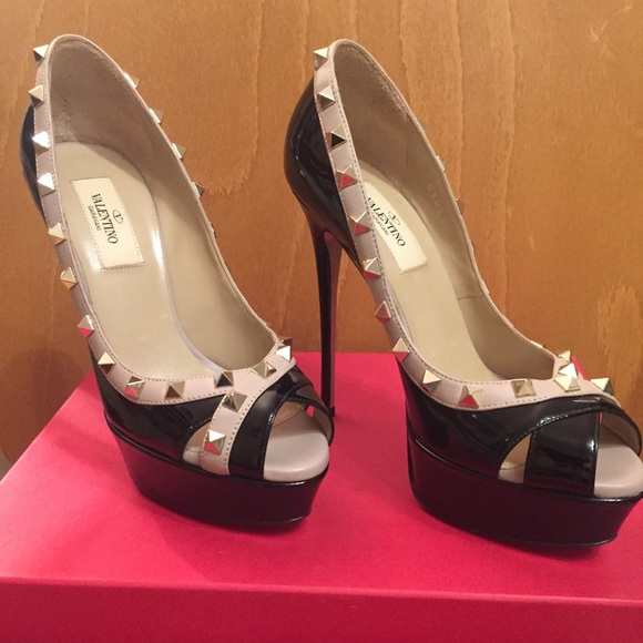 New in box Valentino rockstud sandals size 36 - Picture 2 of 4