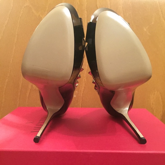 New in box Valentino rockstud sandals size 36 - Picture 3 of 4