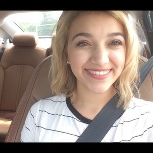 Meet your Posher, Lauren