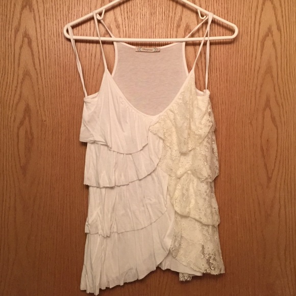 Cute top with lace.