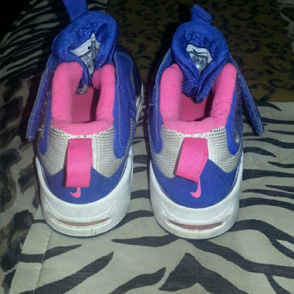 Kids nike gym shoes - Picture 2 of 4