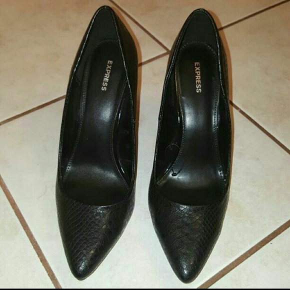 Heels - Picture 2 of 4