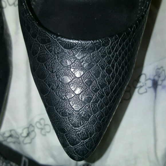 Heels - Picture 4 of 4