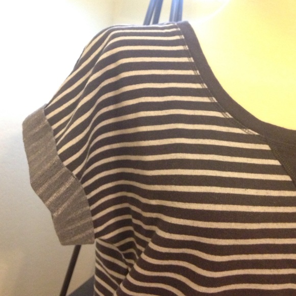 Grey and white casual top! - Picture 2 of 2