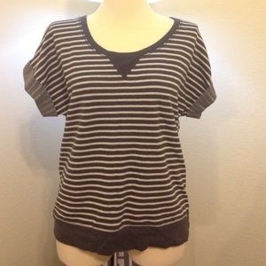 Grey and white casual top!