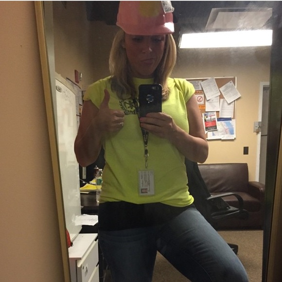 MEET YOUR SELLER! 💁🏼 - Picture 3 of 3